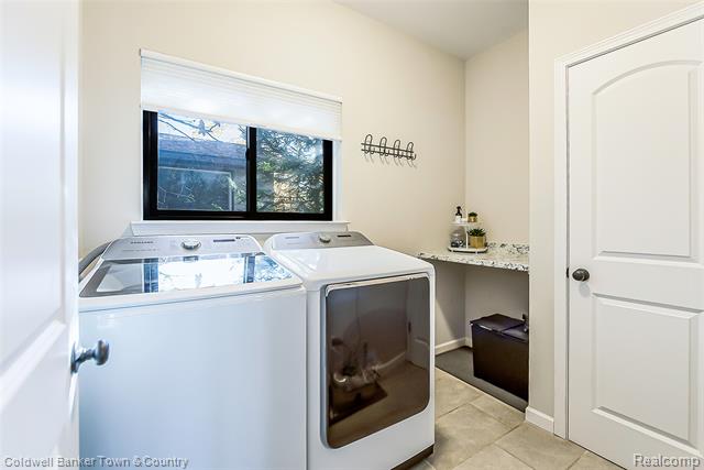 Builiding view forty five for 1293 Brighton Lake, Brighton, MI. 48116