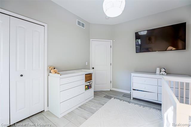 Builiding view forty three for 1293 Brighton Lake, Brighton, MI. 48116