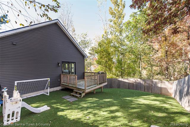 Builiding view seven for 1293 Brighton Lake, Brighton, MI. 48116