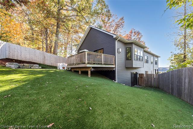 Builiding view six for 1293 Brighton Lake, Brighton, MI. 48116