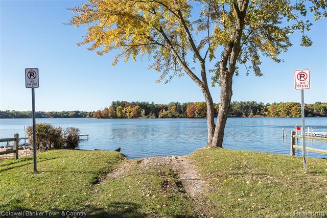 Builiding view sixty for 1293 Brighton Lake, Brighton, MI. 48116