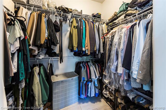 Builiding view thirty eight for 1293 Brighton Lake, Brighton, MI. 48116