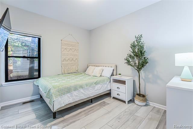 Builiding view thirty nine for 1293 Brighton Lake, Brighton, MI. 48116