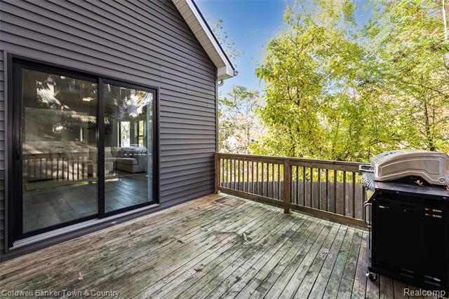 Builiding view thirty one for 1293 Brighton Lake, Brighton, MI. 48116