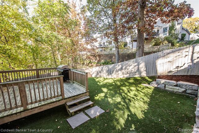 Builiding view thirty for 1293 Brighton Lake, Brighton, MI. 48116