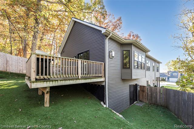 Builiding view twenty seven for 1293 Brighton Lake, Brighton, MI. 48116