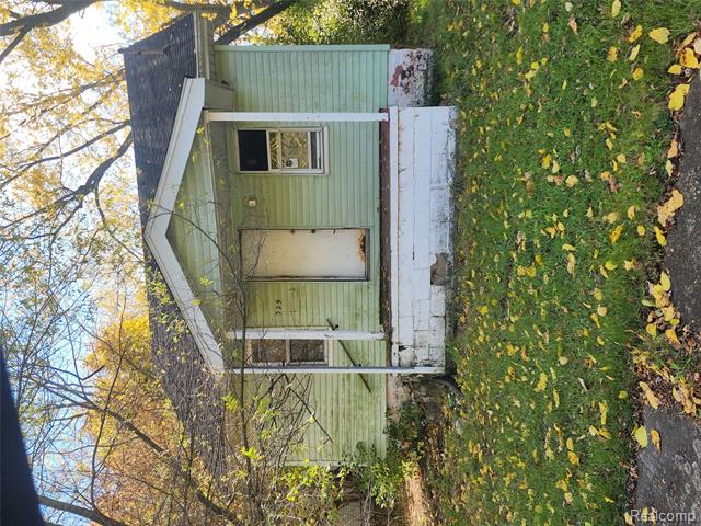 front view for 329 E Baltimore Boulevard, Flint, Mi. 48505