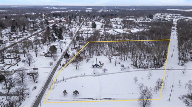 Builiding view twenty one for 557 James, Lawrence, MI. 49064