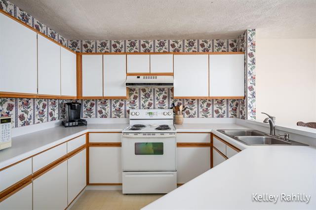 Builiding view nine for 3151 Poplar Creek, Grand Rapids, MI. 49512