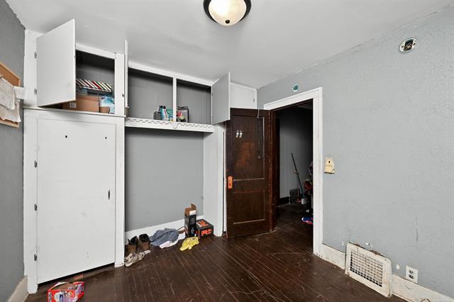 Builiding view eight for 1030 North, Kalamazoo, MI. 49007