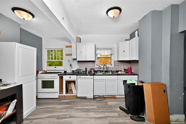 Builiding view seven for 1030 North, Kalamazoo, MI. 49007