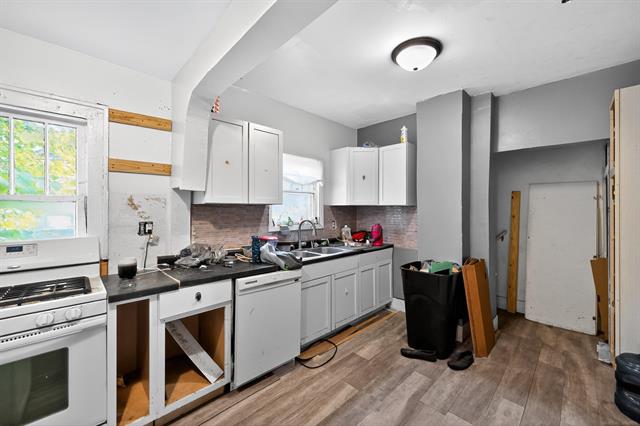 Builiding view six for 1030 North, Kalamazoo, MI. 49007