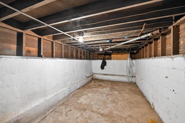 Builiding view sixteen for 1030 North, Kalamazoo, MI. 49007