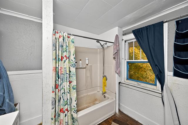 Builiding view thirteen for 1030 North, Kalamazoo, MI. 49007