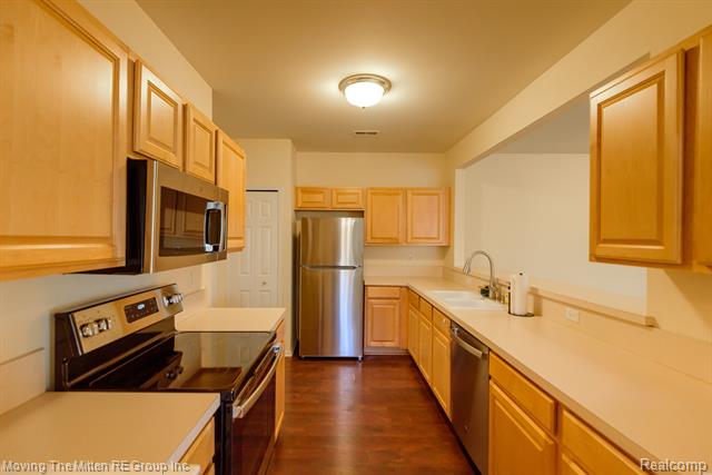 Builiding view nine for 16784 Dover, Northville, MI. 48168