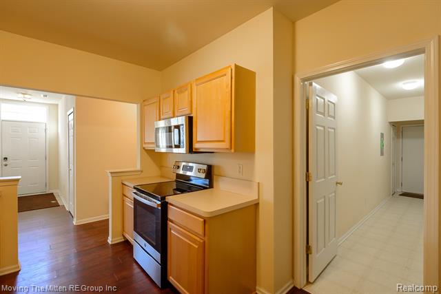 Builiding view thirteen for 16784 Dover, Northville, MI. 48168