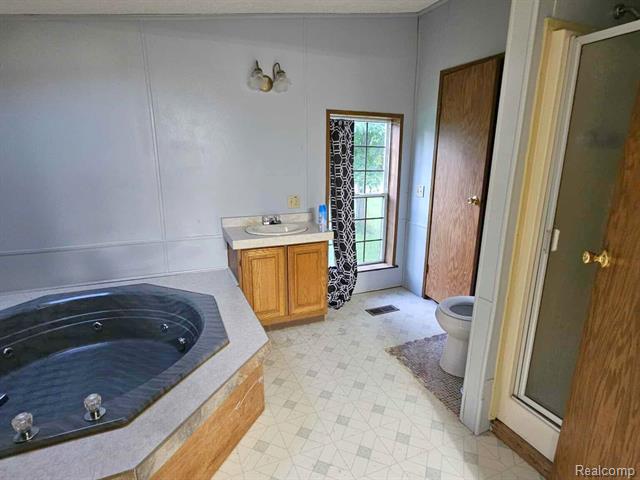 Builiding view eight for 6392 Lake Rd, Millington, MI. 48746