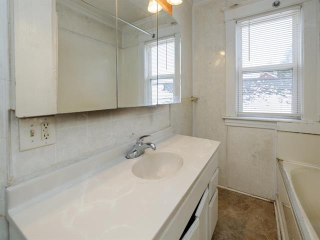 Builiding view fifteen for 1721 Egleston, Kalamazoo, MI. 49001