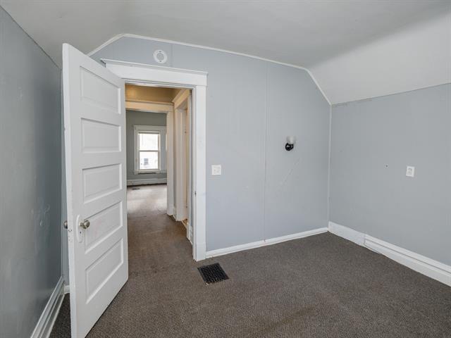 Builiding view fourteen for 1721 Egleston, Kalamazoo, MI. 49001