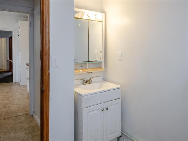 Builiding view ten for 1721 Egleston, Kalamazoo, MI. 49001