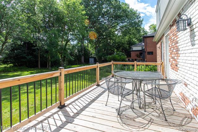Builiding view forty four for 25830 Berkley, Huntington Woods, MI. 48070