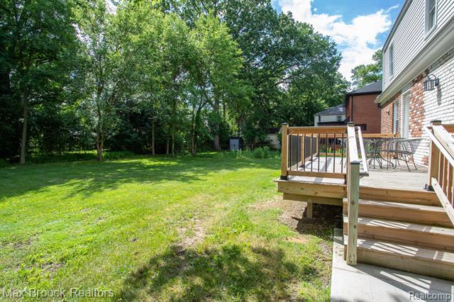 Builiding view forty six for 25830 Berkley, Huntington Woods, MI. 48070