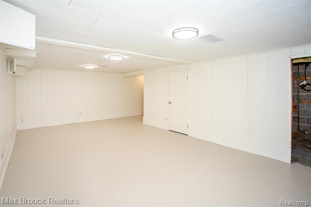 Builiding view thirty five for 25830 Berkley, Huntington Woods, MI. 48070