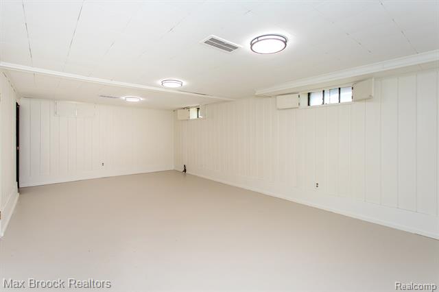 Builiding view thirty four for 25830 Berkley, Huntington Woods, MI. 48070