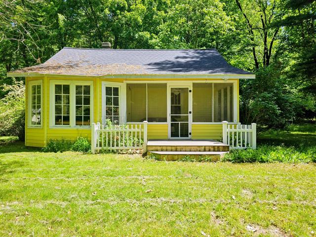 front view for 7125 Maple Avenue, South Haven, Mi. 49090