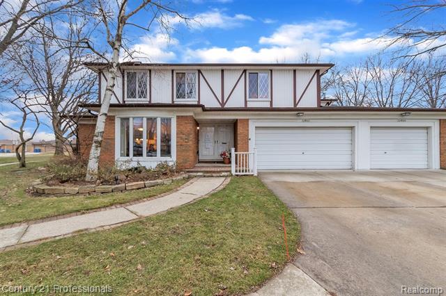 front view for 32402 Barclay Square, Warren, Mi. 48093