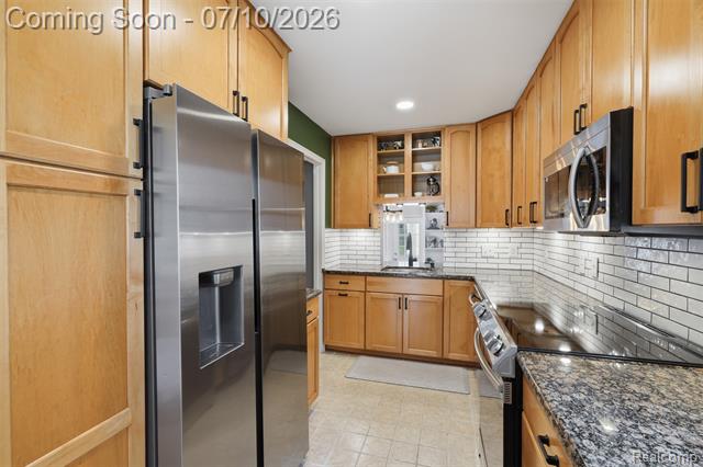 Builiding view seven for 1024 Wyandotte, Royal Oak, MI. 48067