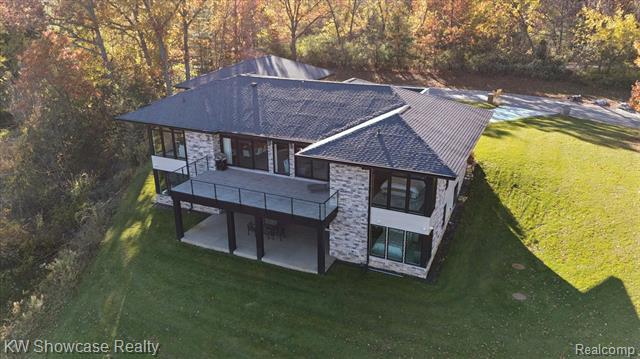 Builiding view fifty one for 1164 Lake Forest Way, Milford, MI. 48380