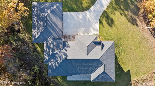 Builiding view fifty two for 1164 Lake Forest Way, Milford, MI. 48380