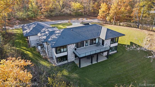 Builiding view fifty for 1164 Lake Forest Way, Milford, MI. 48380