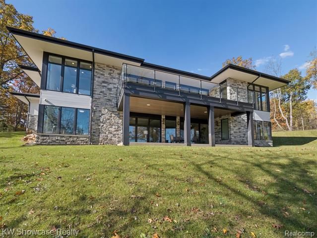 Builiding view forty eight for 1164 Lake Forest Way, Milford, MI. 48380