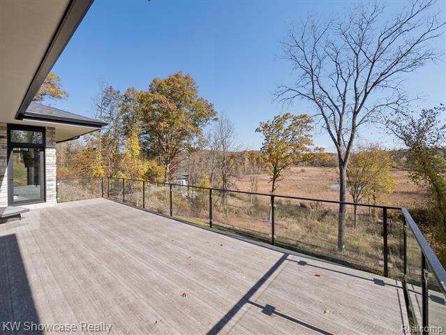 Builiding view forty seven for 1164 Lake Forest Way, Milford, MI. 48380