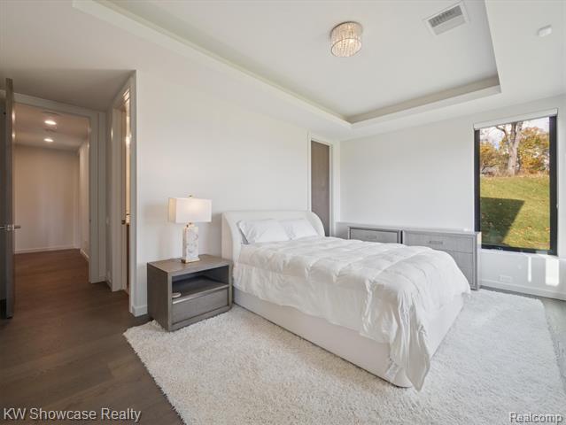 Builiding view forty for 1164 Lake Forest Way, Milford, MI. 48380