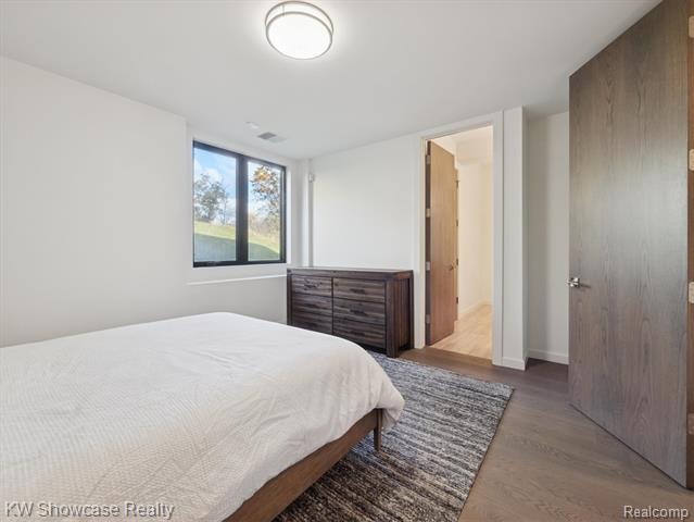 Builiding view thirty five for 1164 Lake Forest Way, Milford, MI. 48380