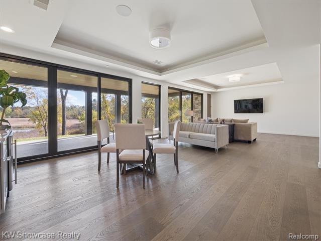 Builiding view thirty one for 1164 Lake Forest Way, Milford, MI. 48380