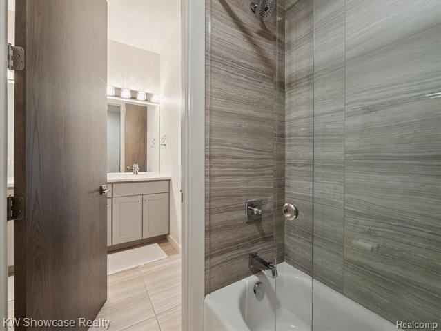 Builiding view thirty six for 1164 Lake Forest Way, Milford, MI. 48380