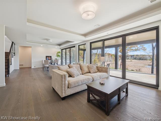 Builiding view thirty three for 1164 Lake Forest Way, Milford, MI. 48380