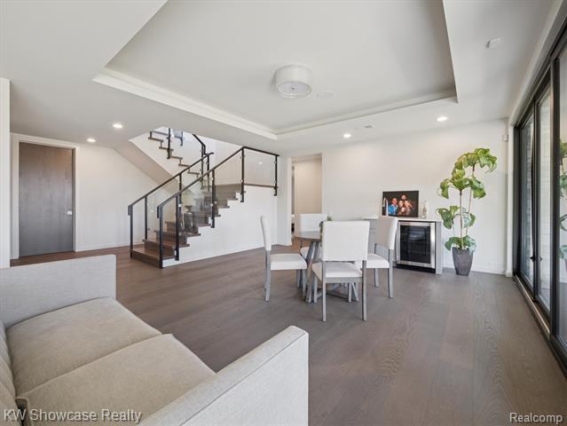 Builiding view thirty two for 1164 Lake Forest Way, Milford, MI. 48380