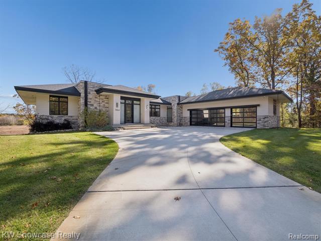 Builiding view three for 1164 Lake Forest Way, Milford, MI. 48380