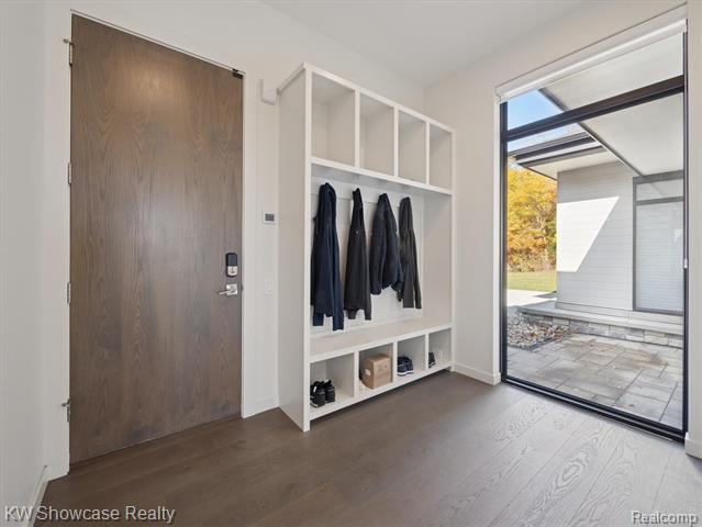 Builiding view twenty nine for 1164 Lake Forest Way, Milford, MI. 48380