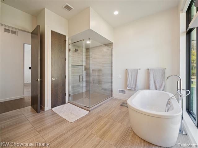 Builiding view twenty two for 1164 Lake Forest Way, Milford, MI. 48380