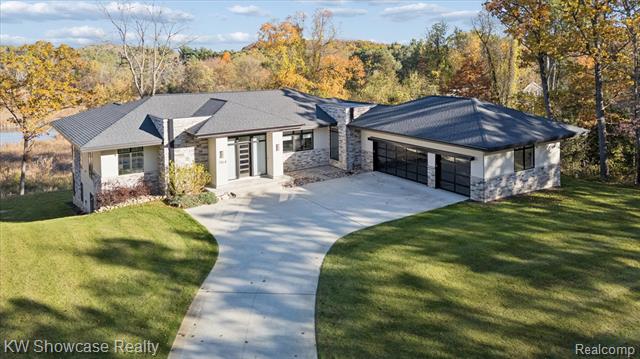 Builiding view two for 1164 Lake Forest Way, Milford, MI. 48380