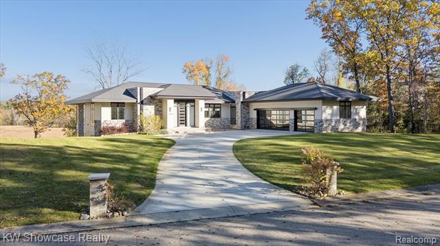 front view for 1164 Lake Forest Way, Milford, Mi. 48380