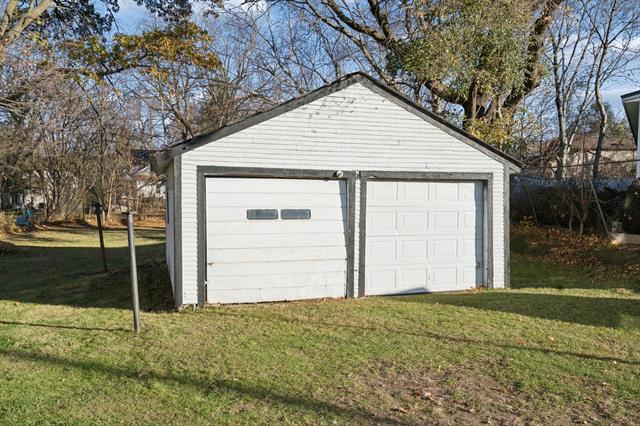 Builiding view fifteen for 806 Eaton, Albion, MI. 49224