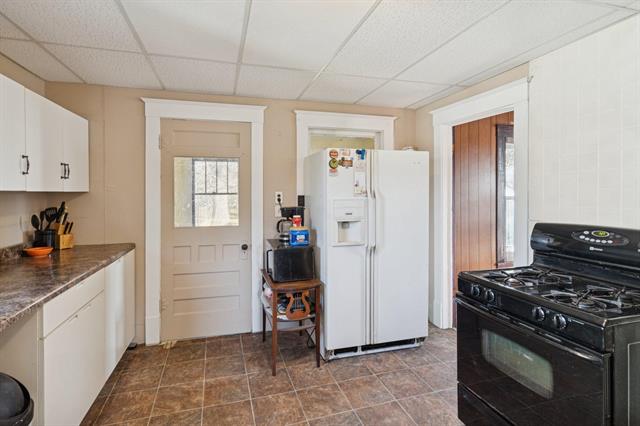 Builiding view seven for 806 Eaton, Albion, MI. 49224