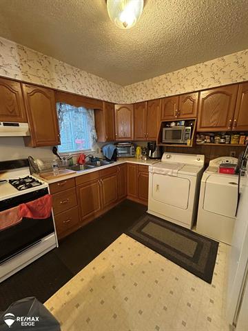 Builiding view nine for 3010 Wyoming, Flint, MI. 48506